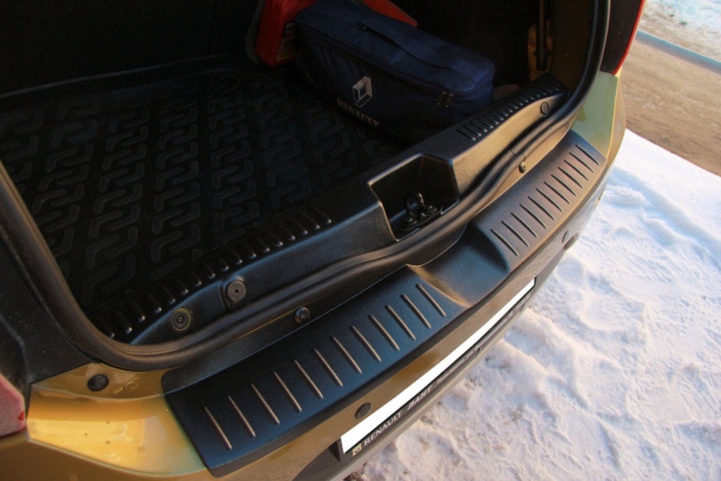 Накладка в проем багажника Renault Sandero (с 2013)