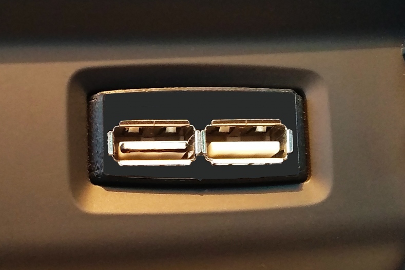 USB-зарядное устройство XRAY, Ларгус FL в консоль - 2 разъема