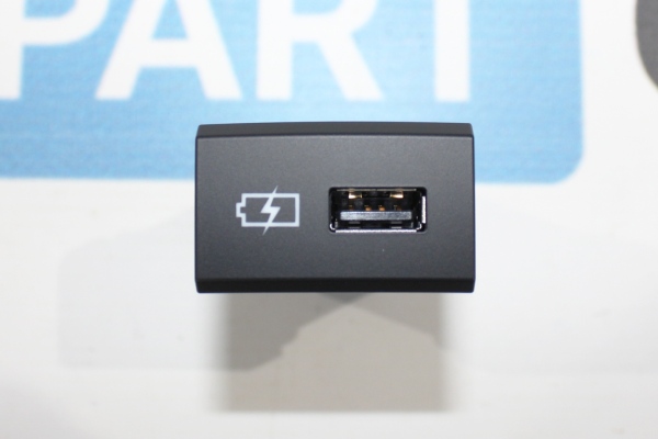 Миниатюра USB-розетка в подлокотник Веста, XRAY, Ларгус FL