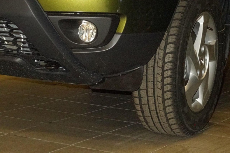Миниатюра Аэродинамические передние щитки Renault Duster (2010-2021)