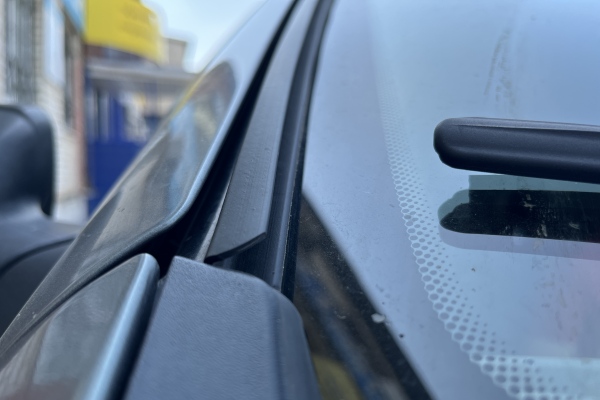 Миниатюра Водостоки лобового стекла Renault Logan и Sandero (2012-2022) - версия 3.0